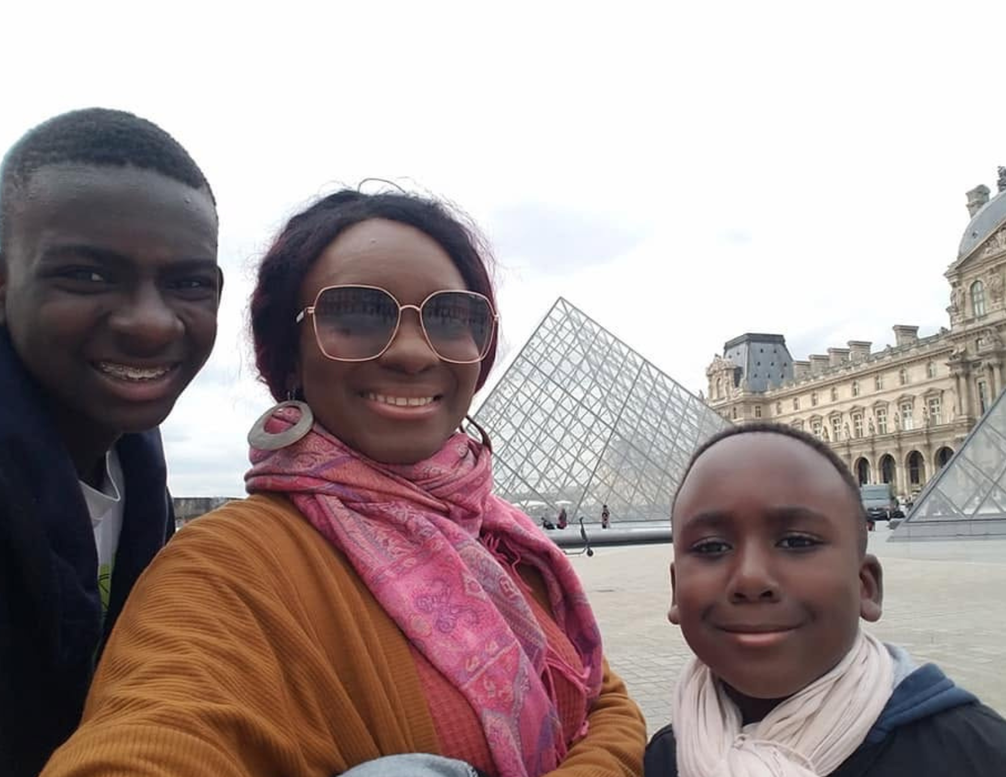 Paris Travel Guide (9).png